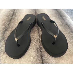Michael Kors Lilo flip flops